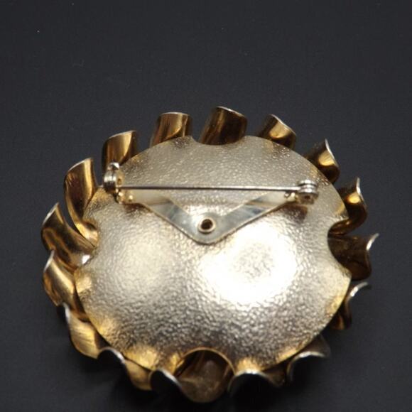 Vintage Gold Flower Faux Pearl Brooch, Texture Smooth Petals Mid Century, 2 1/4" - Picture 2 of 10